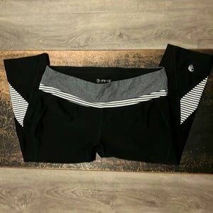 MPG low rise black capris w/ stripe detail. Size medium.